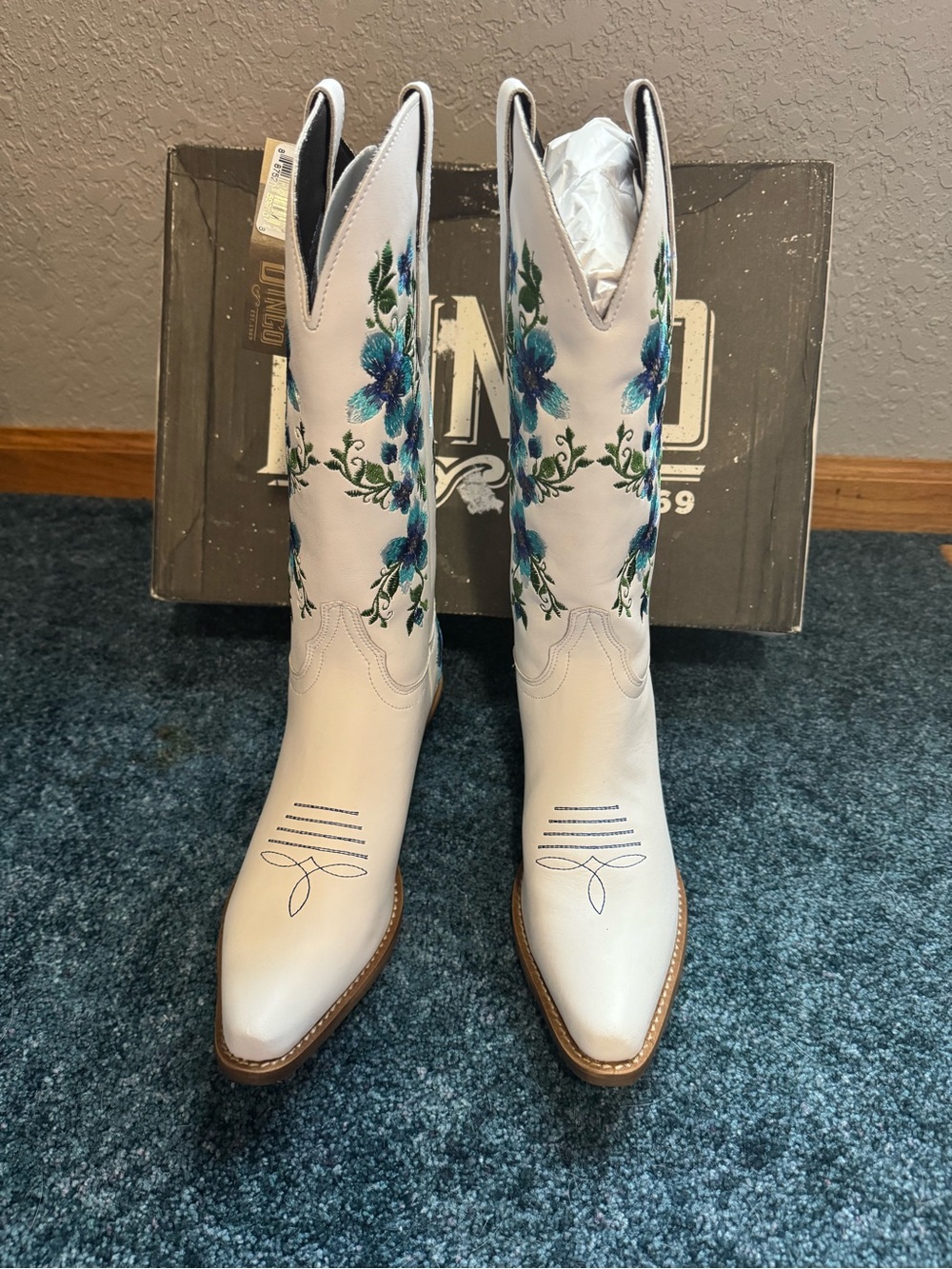 dingo White Western Boots with Blue Floral Embroidery - Picture 3 of 8